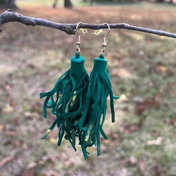 Deep peacock green faux suede earrings - Picture 8 of 9